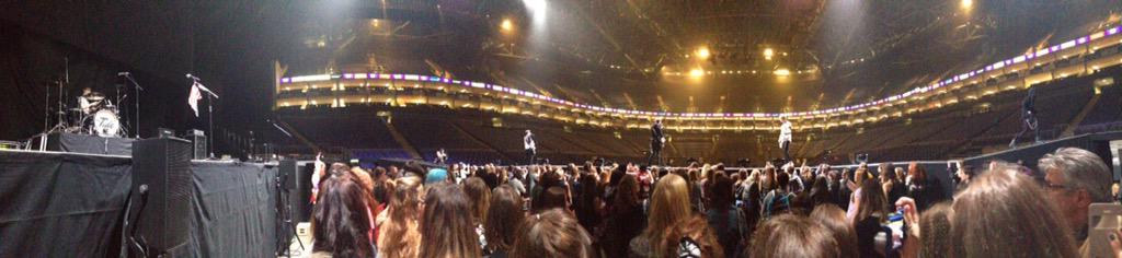 FoolForMendes_'s tweet photo. @TheTide #TheTideAtTheO2 BEST NIGHT EVER THANK YOU ππ http://t.co/278ArbQqUi