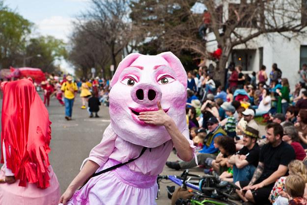 100thingsTC's tweet image. #27 in @100ThingsTC: May Day Parade, this wknd in Mpls! Some love from @Buzzfeed: buzzfeed.com/lincolnthompso…