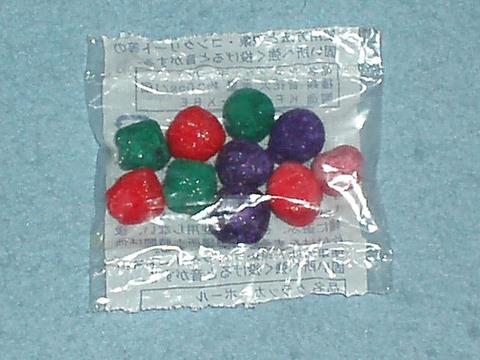 I Love 80年代 クラッカーボール かんしゃく玉 火薬玉 投げ弾 昭和全般 火薬を利用して大きな音を立てて遊ぶための玩具 直径7 8mm の玉の形で 赤 青 黄などで彩色されている Http T Co Kyopbhee5l