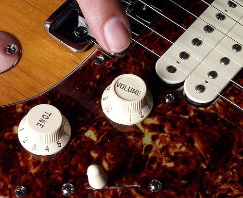 Fender's tweet photo. What does an S-1 switch do on #Fender instruments equipped with it? Learn here: http://t.co/5bd5o4SyTs #didyouknow http://t.co/9pKBFVDtkT