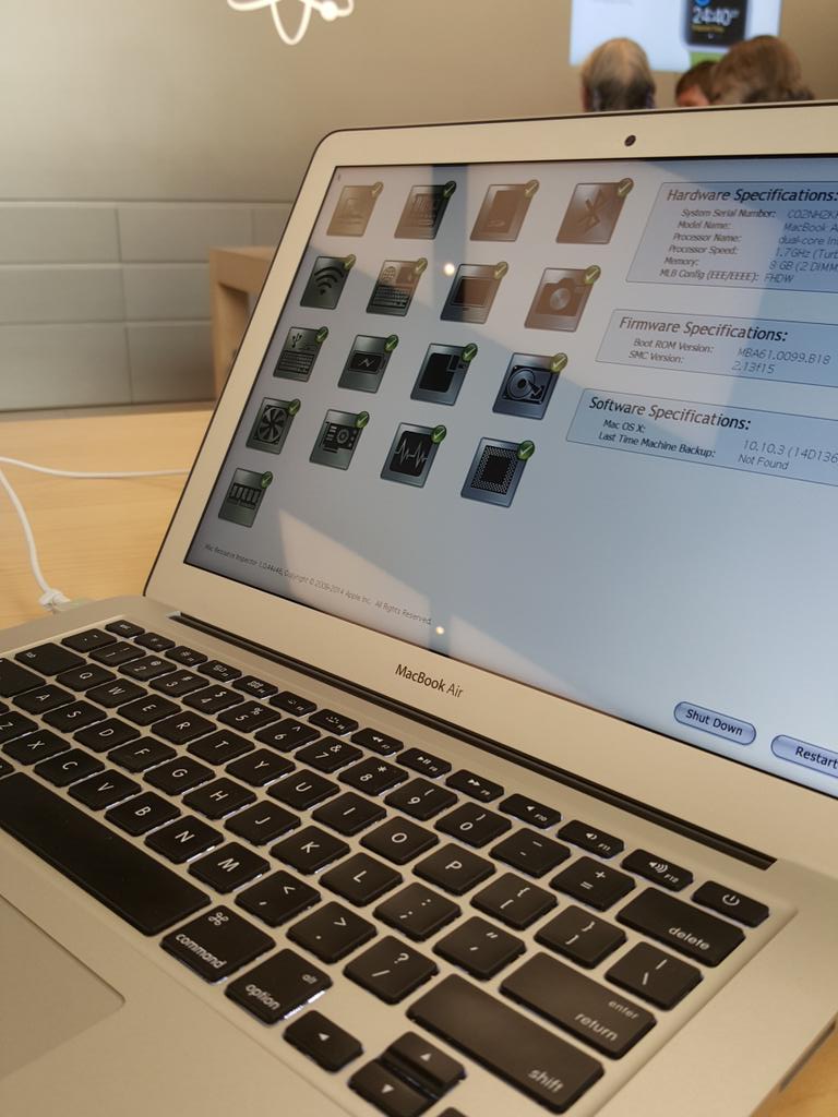 vyangurs's tweet image. And yet another time we are running the same set pic tests #applestore #deadmac #macair