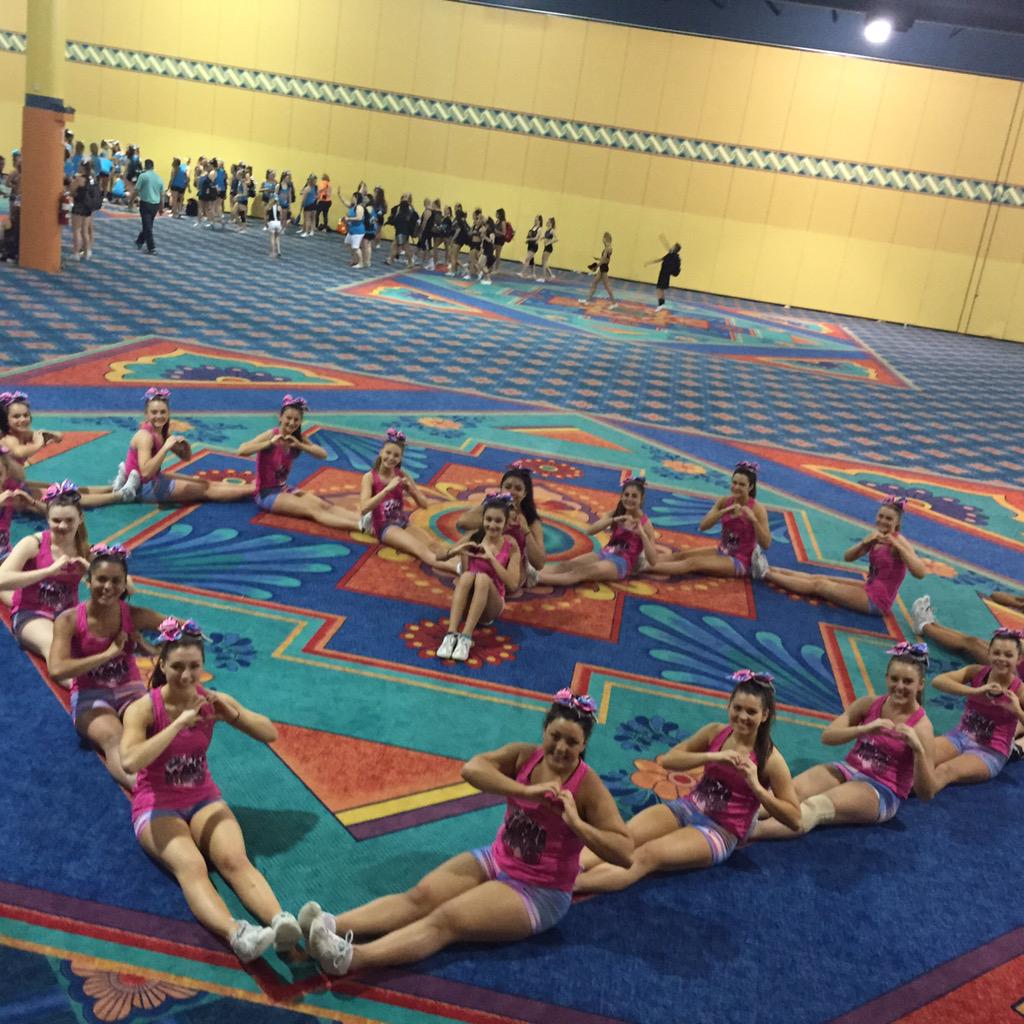 SpiritSabers's tweet photo. Great practice tonight! #summit15 #spiritcentral http://t.co/z9GbqDME3j