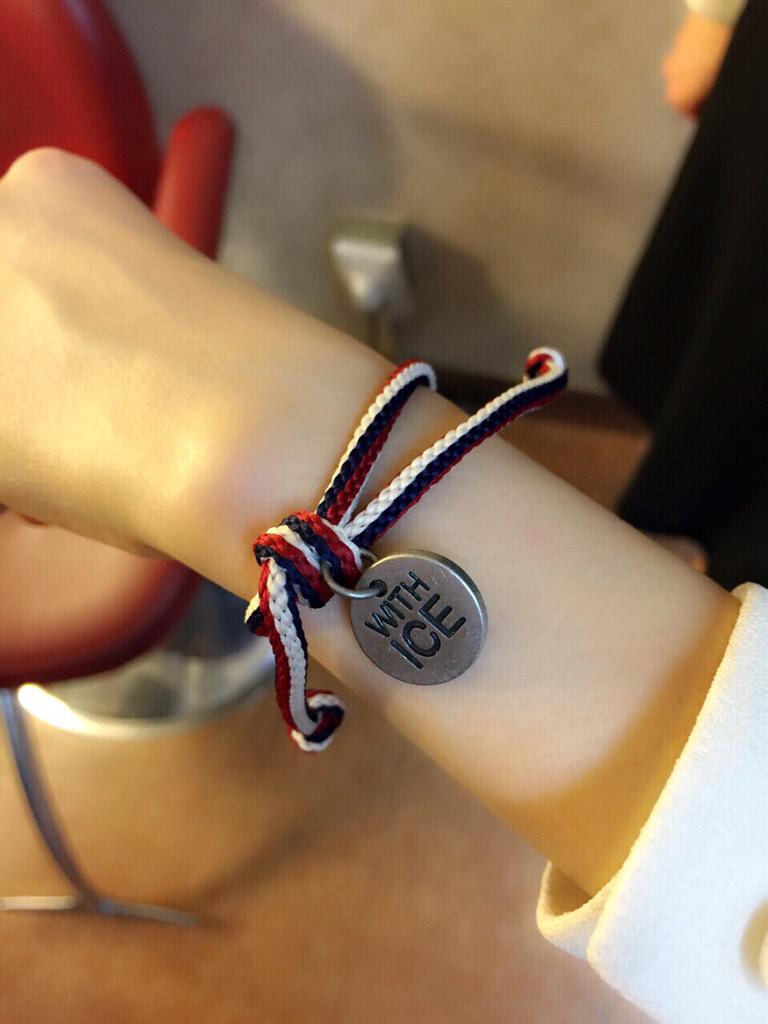 krungy21's tweet photo. 아이스버킷챌린지 기념팔찌 #WITHICE 팔찌도 의미도 너무 이뻐요~판매수익금 전액이 루게릭요양병원 건립을 위해 기부된다고하니까 작년 아이스버킷챌린지의 기적을 다시 한번 함께 만들어봐요!!!아이스버킷챌린지!^^ http://t.co/9Ngm9curRi