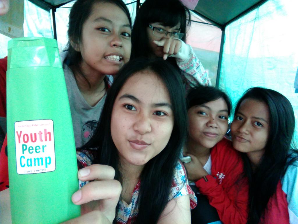 sma1parepare's tweet photo. Mau rambut anda berkilau seperti kami? @youthpeercamp #HarmonisasiKebersamaan http://t.co/kcv3jx7MRm