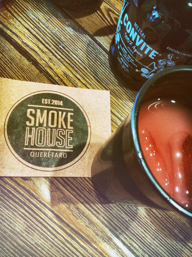 ArmandoLimon's tweet photo. Listos para unos mezcales y algo de #SmokeKitchen de @LaPazcuala http://t.co/eKIwptHyfL
