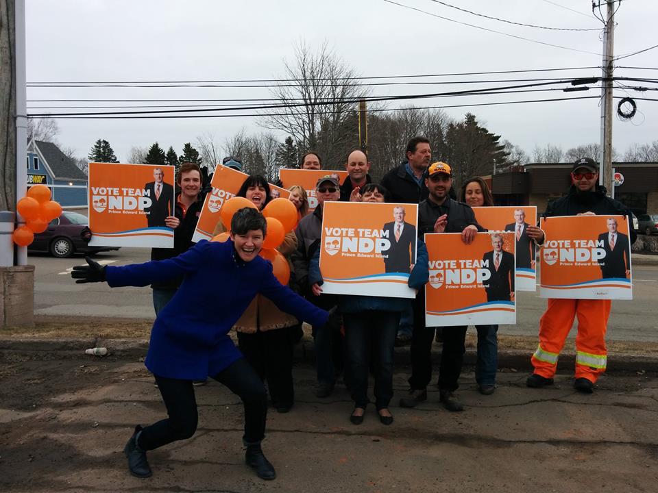 EleanorSibbert's tweet photo. This is the fun I missed when @MeganLeslieMP was on Island. #campaignoffice #ndppei #peivotes #VoteTeamRedmond http://t.co/mAYAXNary5