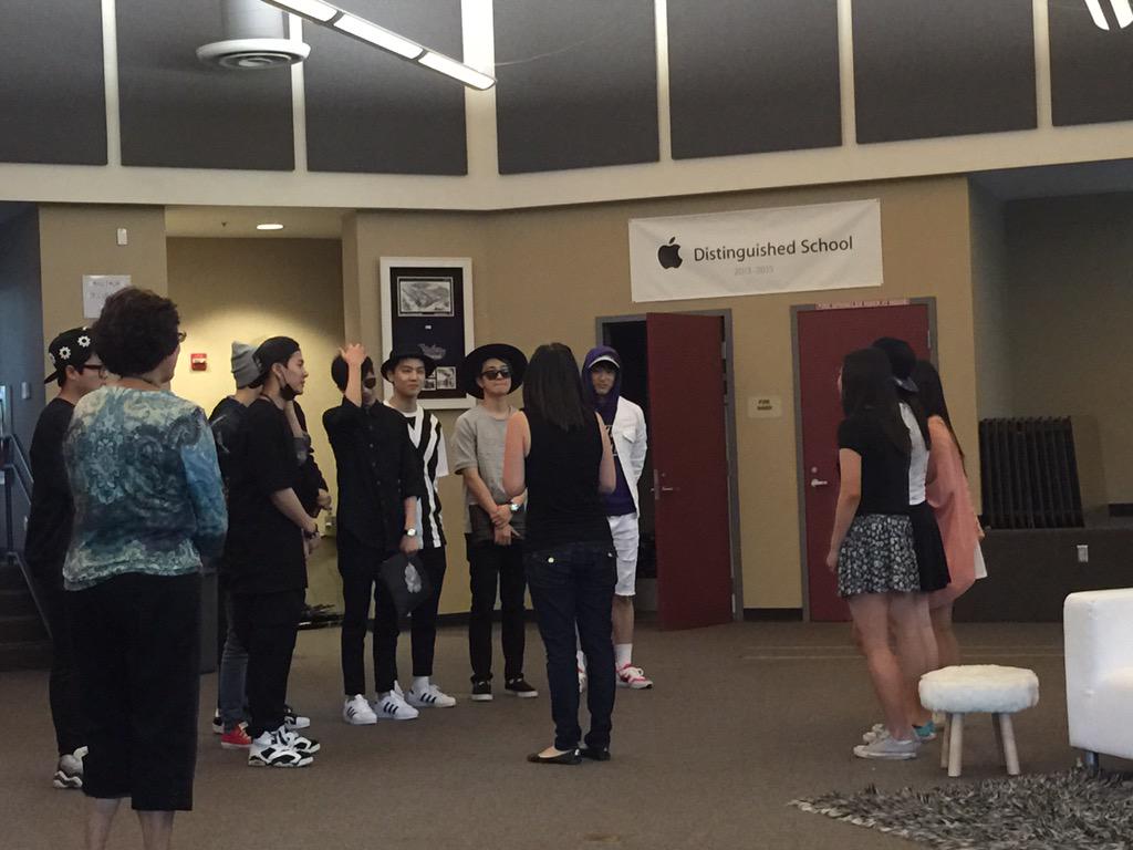 CD9fvdNVAAAS0IG.jpg:orig