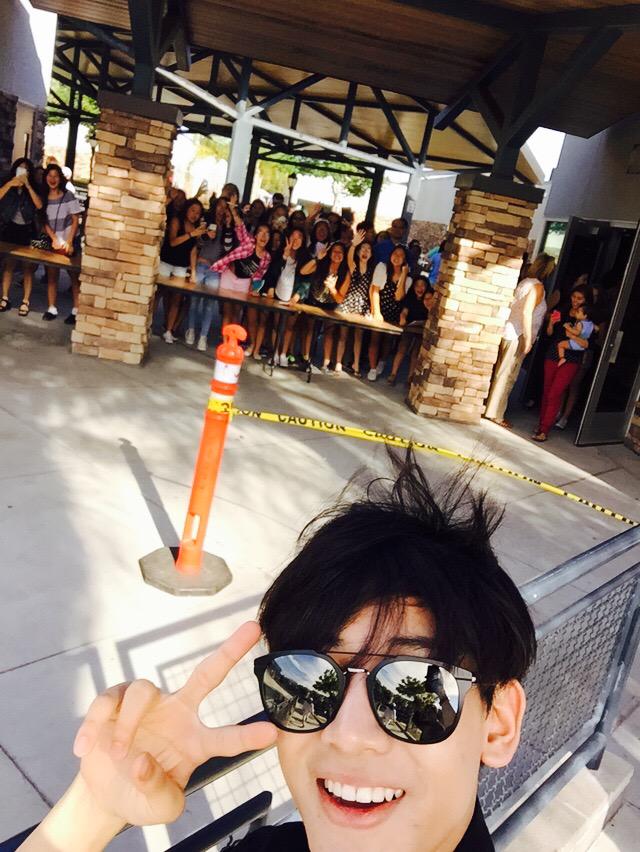 BamBam1A's tweet photo. LA Fans~❤️ http://t.co/qMDxbXNWa0