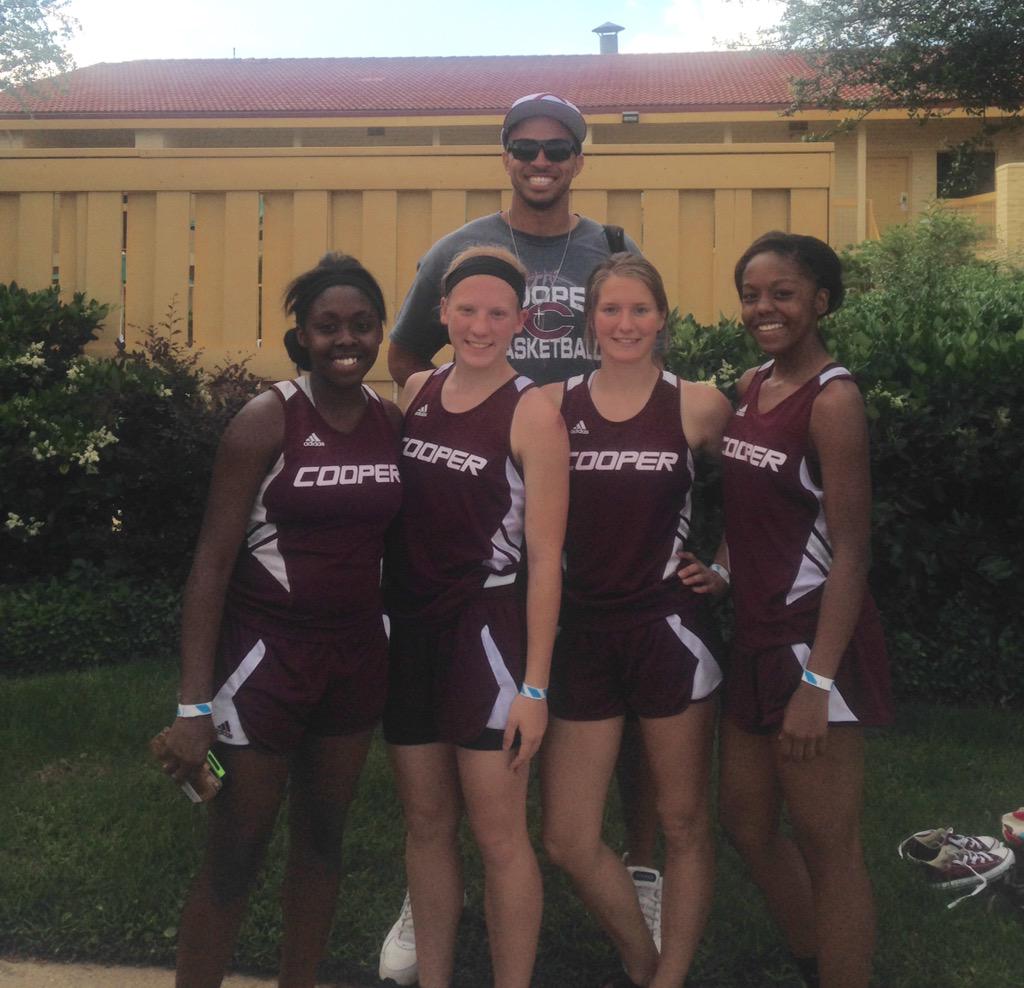 jaciemcgraw's tweet photo. I love my team and coach❤️ yall still #1 in my book. Stay golden fam! 💋 #1600mrelay http://t.co/5DZ28BwLzW