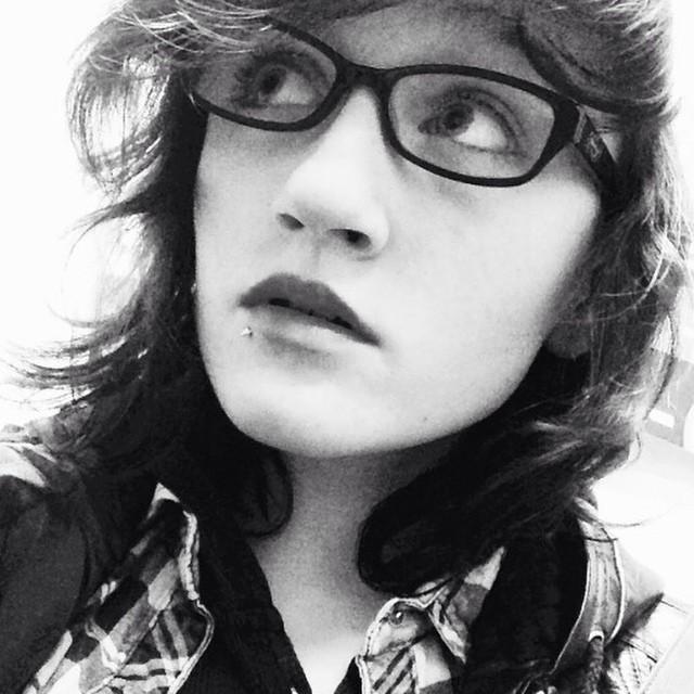 JennaTilveran's tweet image. #goodmusic #jonnyexistence #kindaold #selfie #blackandwhite #piercings #aesthetic #glasses #plaid #l4l #girl #angle…