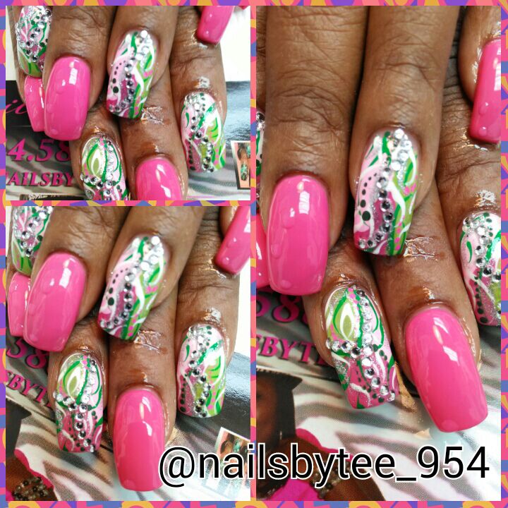Nailsbytee_954's tweet photo. BOOK ME NOW..#GETATME #nailsbytee #9545884971 #whosyournailtech #stoned #nailartjunkie #acrylics #glitternails #crys http://t.co/xQDhMUzFPI