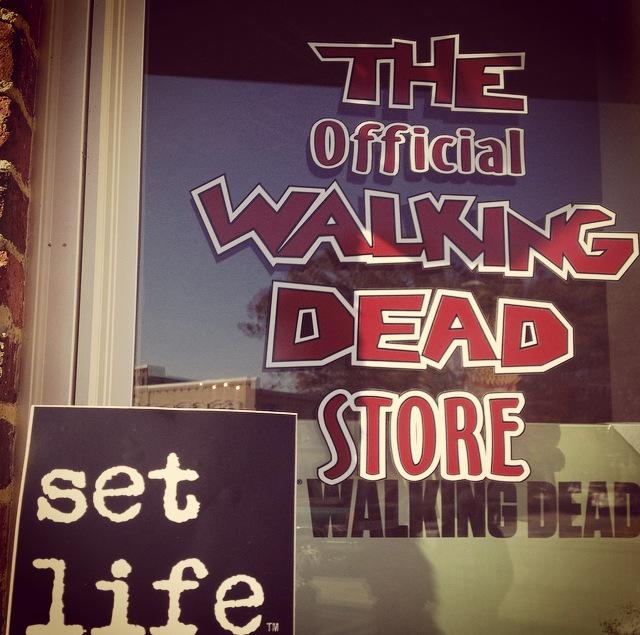 SetLifeDecals's tweet image. Wishing the TWD family an awesome Season 6!  #setlife #alwaysrolling #twd #twds6 #walkingdead #woodburyshoppe #senoia