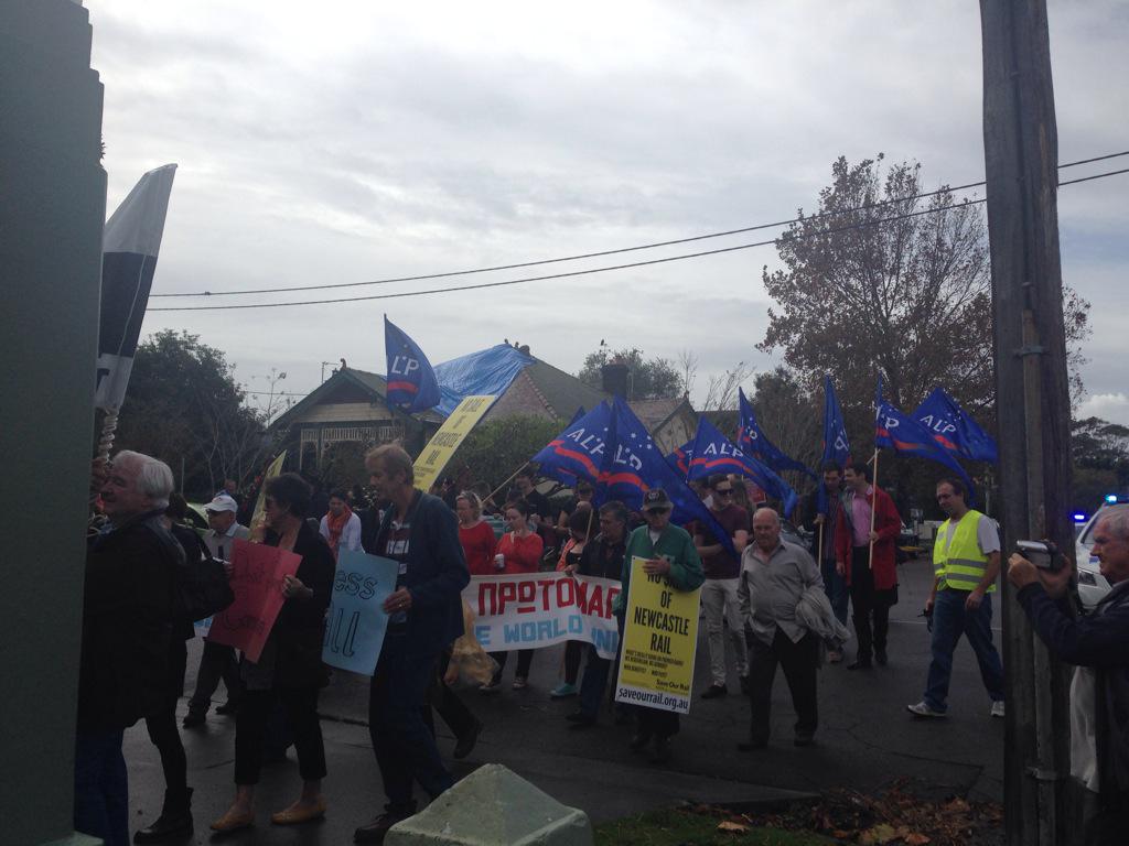 CouncillorSEP's tweet photo. Through rain or shine worker solidarity still reigns strong.
#ausunions http://t.co/mgFrtiqmdx