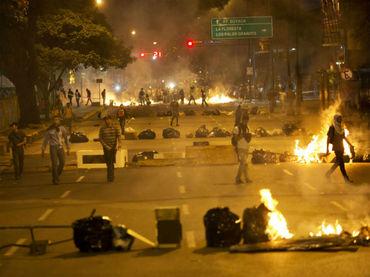 TheKingMc's tweet photo. @LMenchiari Wondering if the game will be the Venezuelan protests ?? ;) http://t.co/f27ApjZ0ie
