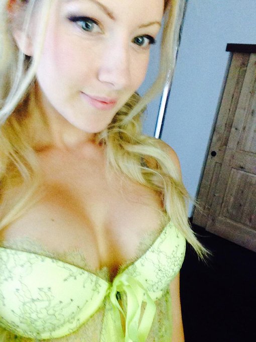 Hopping on mfc in a sec! And look at what's behind me! http://t.co/UGhOQadcV7<a href="/tag/mfc"class="tags"><span>#mfc</span></a>