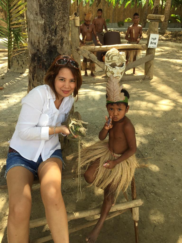 tetlaz's tweet photo. #yolo #boholphilippines #iguana http://t.co/RtoJqKzJOV