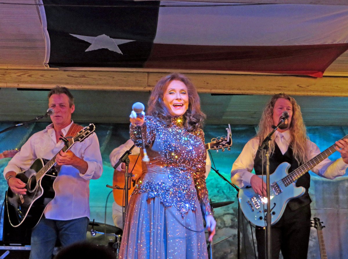 @The_LorettaLynn Performing her 2nd SOLD OUT show @GrueneHallTX #legend #firstladyofcountry #coalminersdaughter