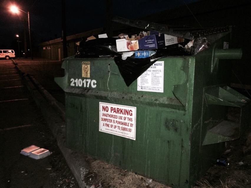 dbrooks_KTUU's tweet photo. Problem bears or problem bins?
@Ch2KTUU's @nikkicarvajal has the latest on Government Hill's awesome pawsome. http://t.co/AEw1X5xyVW