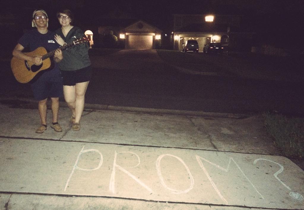 SadieKatieSand's tweet photo. Tonight my boyfriend asked me to prom in a really cute way 💘 http://t.co/oexBukoLb2