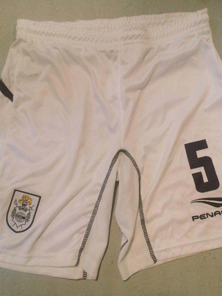 FutbolPermitido's tweet photo. RT Seguinos y participa del sorteo del pantalón de Brum (Gimnasia) escribiendo a #FPfecha10 @AlinaMoine @nachogoano http://t.co/mlw0oZA2Ri
