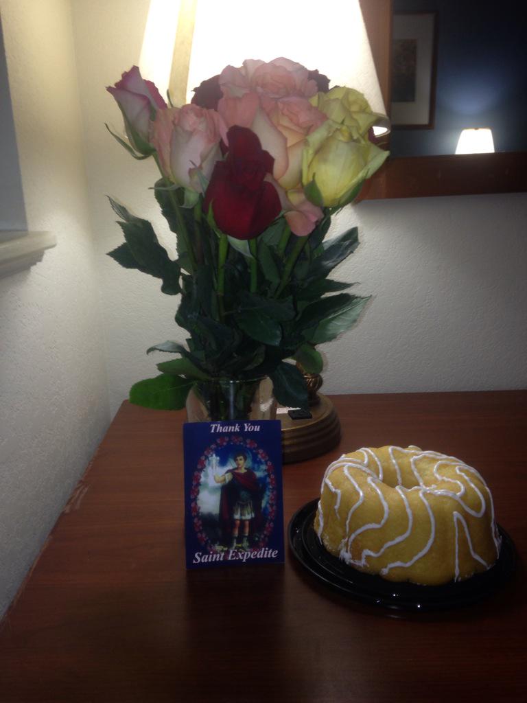 tmichelle20's tweet photo. Honoring most powerful #saintexpedite on his feast day #hedoesnotfail #sopowerful #healwayscomesthrough 🌹🌹🌹🌹🌹🌹🌹🌹🌹🌹🌹 http://t.co/UYgMEEcVg5
