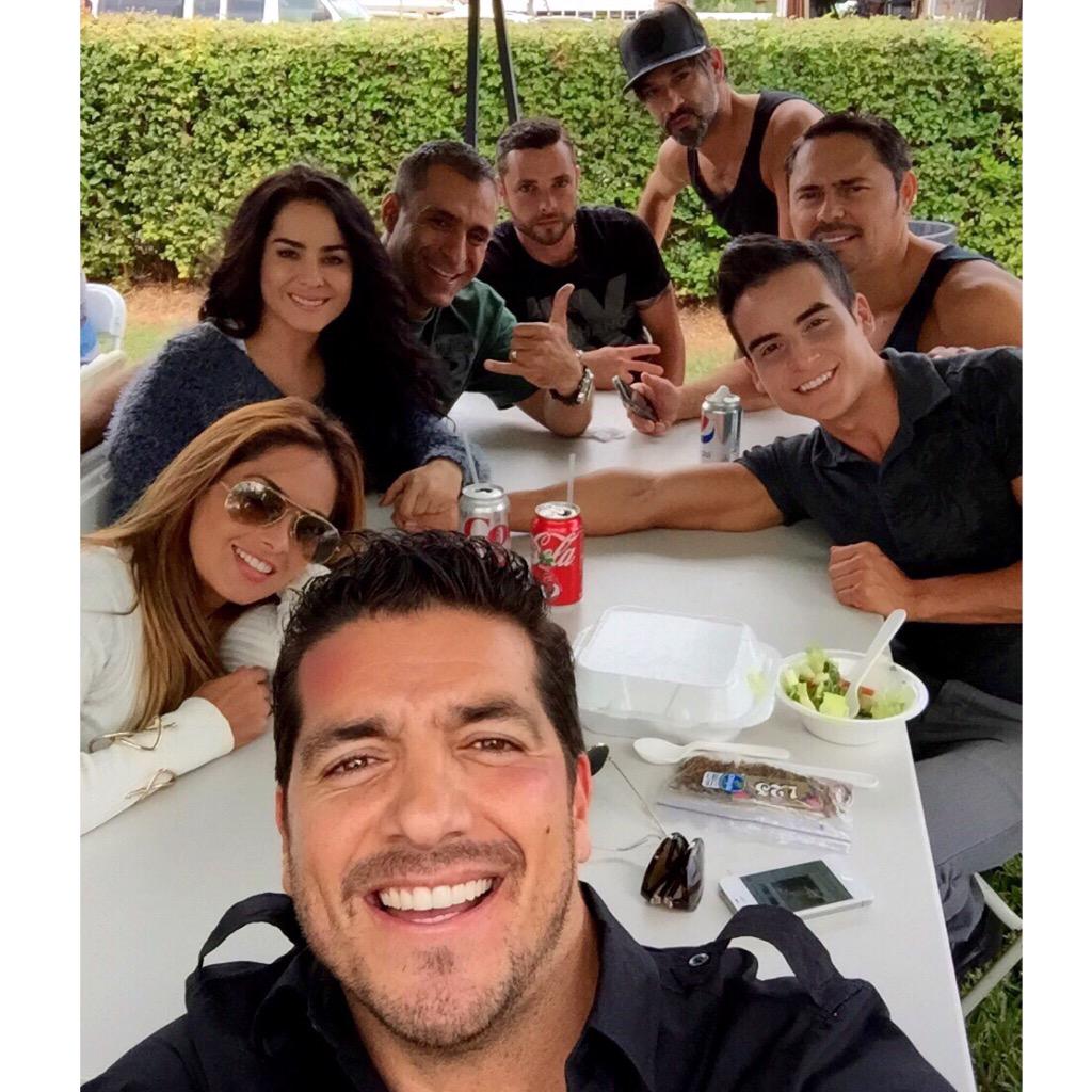 AlexanderTorr3s's tweet photo. Esto viene muy pronto! #Ruta35 @cisnerosmedia  @DannaGarcia @rodartepop @lucho_velasco @PauloQOficial http://t.co/OiFCLOk9Pz