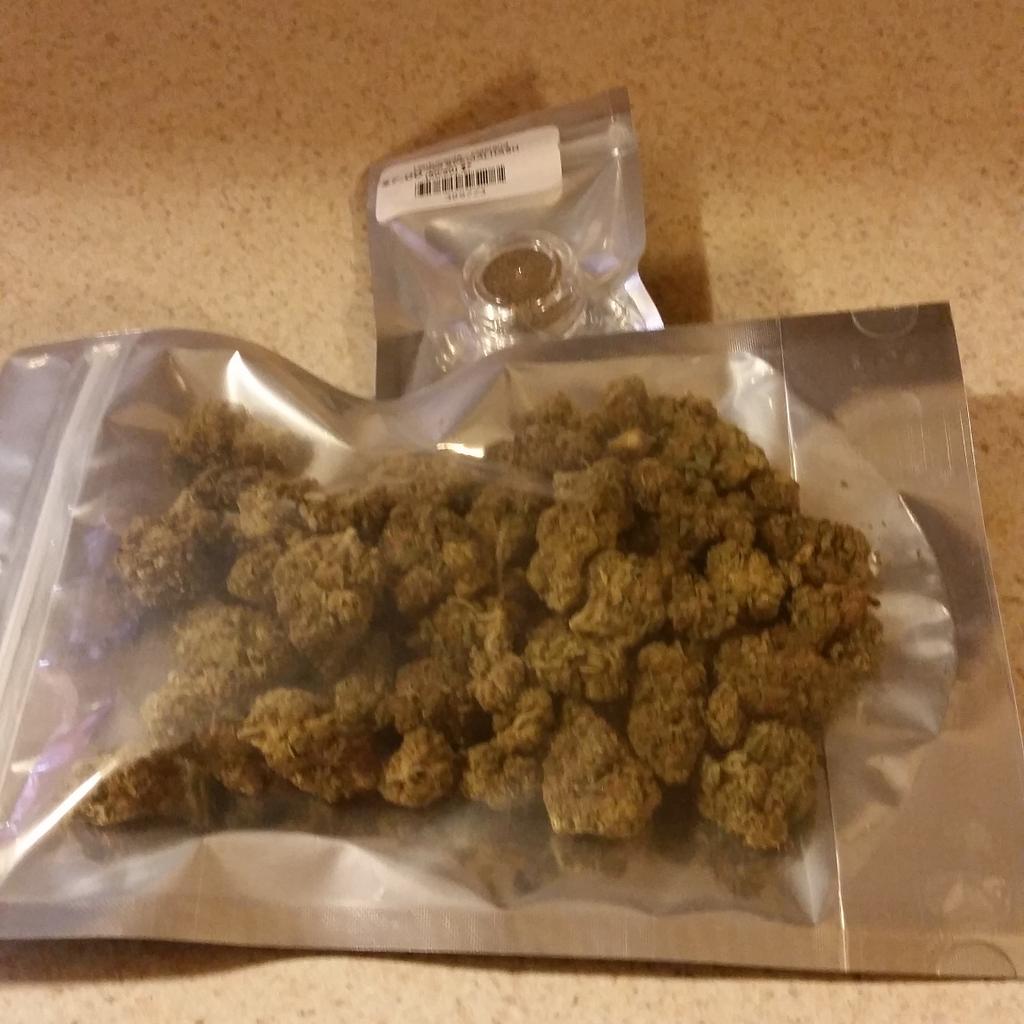 BayRoyalty's tweet photo. Yassss!! 🙌👌🎉🌿🍃💨🔥 #420 #FourTwentyWeekend http://t.co/L2JYtgfPbd