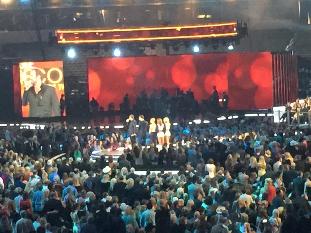 countryconcert's tweet photo. Congrats #CountryConcert13 #CountryConcert14 Superstar @leebrice I Don't Dance Song of the Year! http://t.co/PO3IFgwEdM