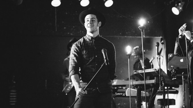 THR's tweet photo. #ACMAwards 2015: Nick Jonas and Dan + Shay Perform "Jealous" and "Chains" http://t.co/WZ0ME7mD5e http://t.co/Uzk62wf9p3