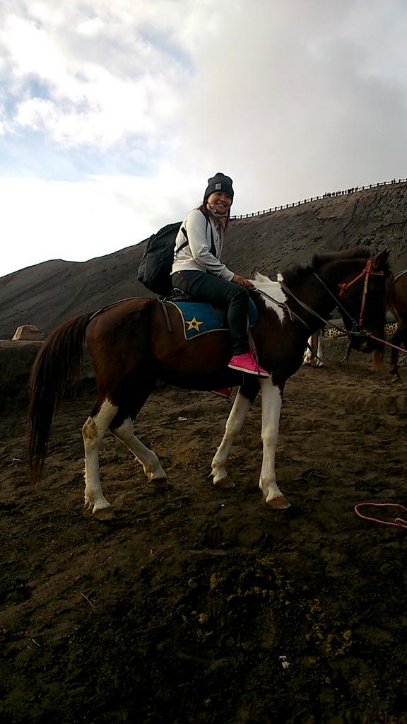 Shsyalia's tweet photo. Traveling gunung bromo 18/4/15 http://t.co/kmxePxRWO4