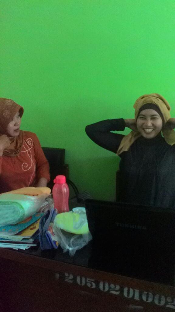 smpndubang's tweet photo. @sulihtiyono @a_azwarnas Persiapan Lomba Kreasi Hijab oleh Darma Wanita dlm rangka Peringatan Hari Katini. http://t.co/95qbXWJ4qF