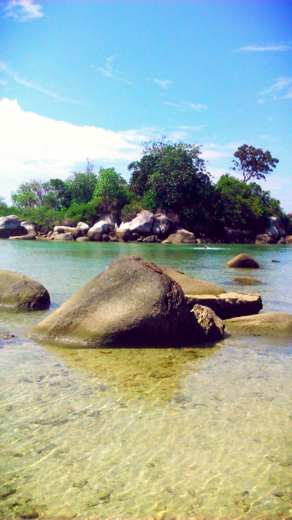 Pantai Pala, Parit Tiga, Bangka Barat, Prov. Kep. Bangka Belitung.  | photo via <a href="/TRadiyo/">Thomas Radiyo</a>