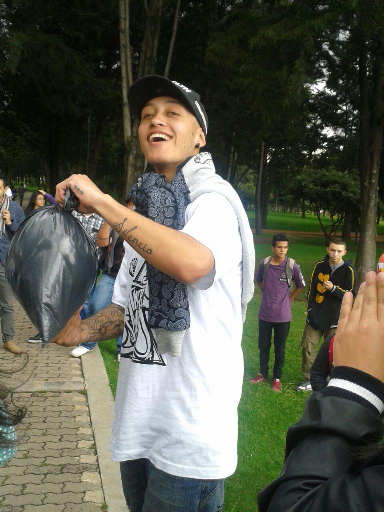 _____RAMOS's tweet photo. Esa sonrisa lo es todo, espero verte otra vez 😍💕✌
#Silencio #FreeMusik 
@FreeMcRapMusic http://t.co/sTEWVObVTK