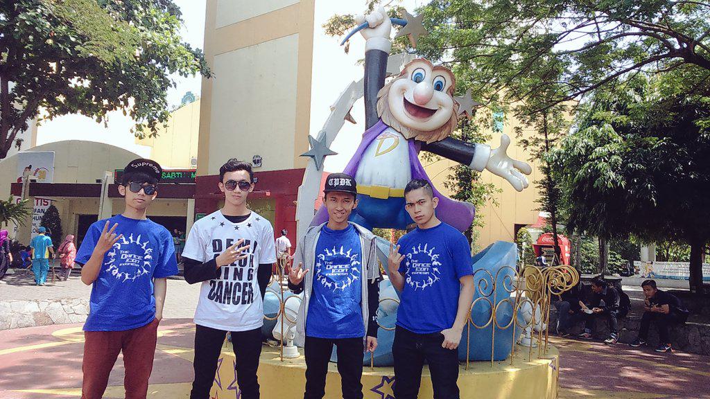 WAMbdg's tweet photo. Dufan with #TheDanceIcon yuhuuu http://t.co/n2OzRxTOl8
