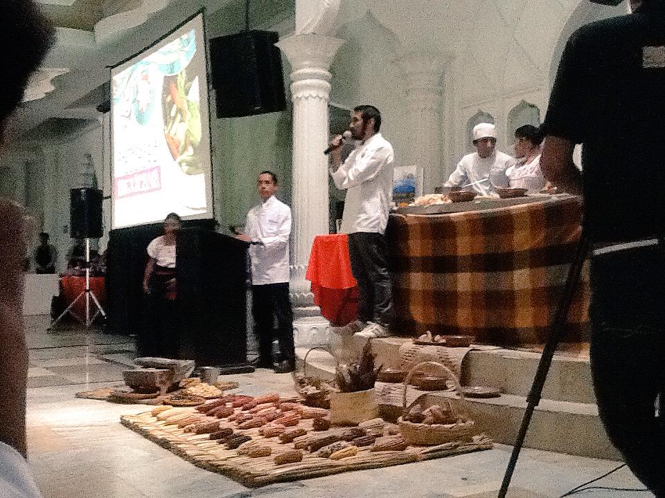 CuisinierMx's tweet photo. @CocinaTlaxcala Inolvidable ponencia. Gracias por compartir algo tan importante con los que vamos empezando. Saludos. http://t.co/i8zoivxFZ3
