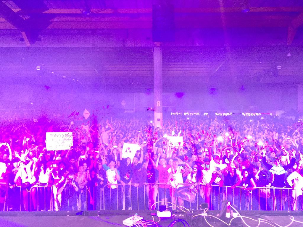 jonogrant's tweet photo. Wasn't having much luck with the camera in #Johannesburg, but what a great night! Thanks #SouthAfrica #WeAreAllWeNeed http://t.co/LbU6e8bFTT