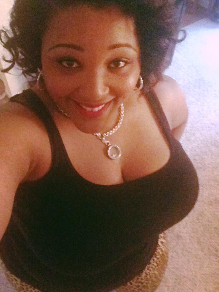EricaEnglish20's tweet photo. #Glowing #rubywoo #lovingme 😘💋💋🎶🎶 http://t.co/Z8FsOoPCFO