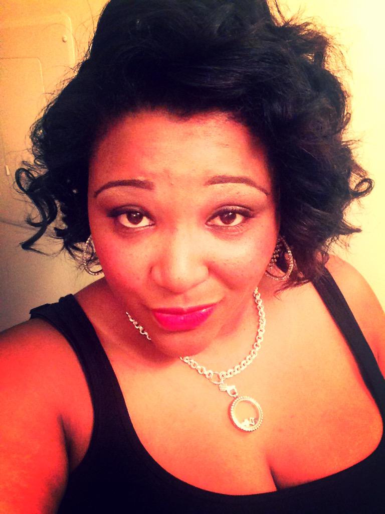 EricaEnglish20's tweet photo. #Glowing #rubywoo #lovingme 😘💋💋🎶🎶 http://t.co/Z8FsOoPCFO