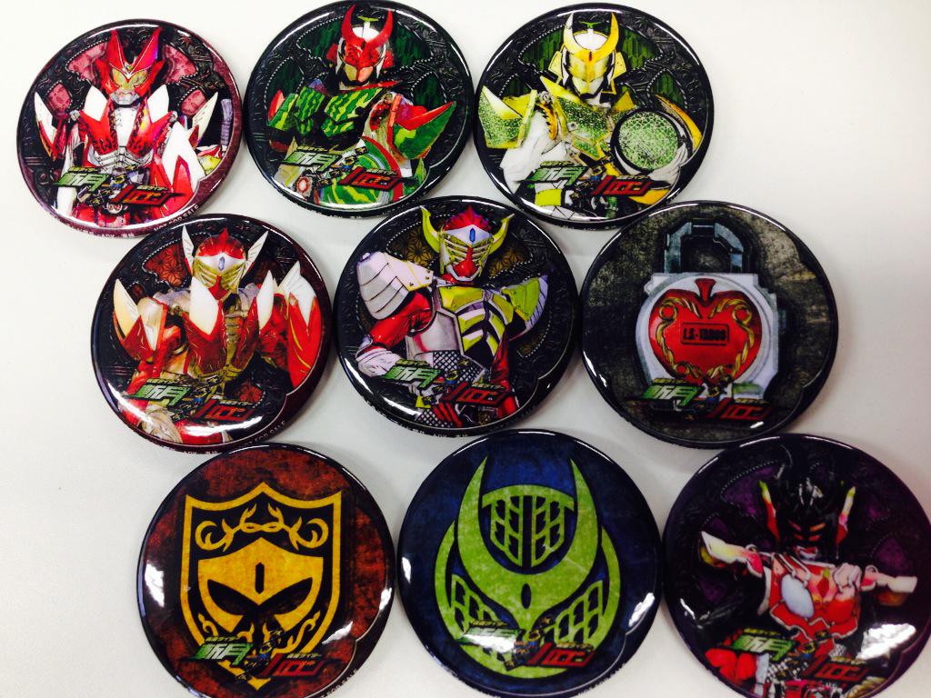 鎧武外伝】コラボメニュー！大好評のノベルティは缶バッジ9種！今回も