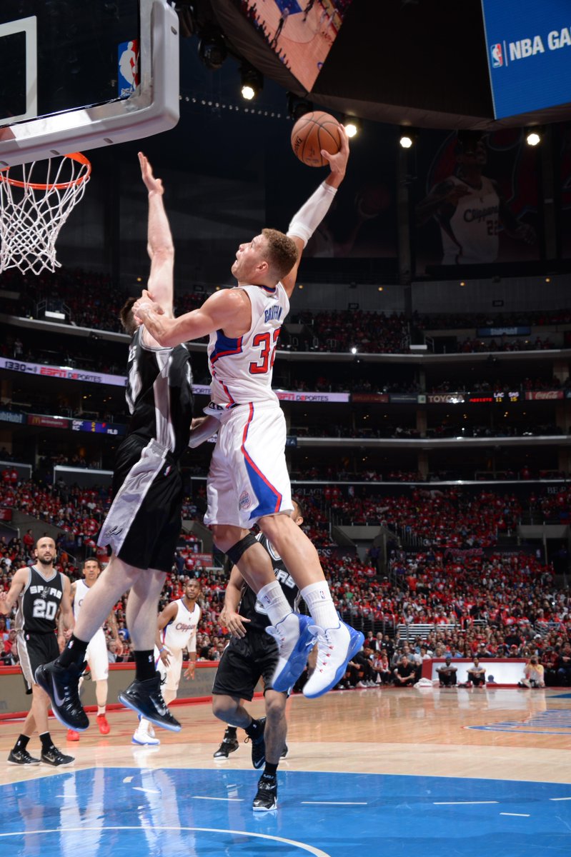 ESPNNBA's tweet photo. Safe assumption that nobody wanted that quarter to end more than Aron Baynes. http://t.co/1bRTAjgedn