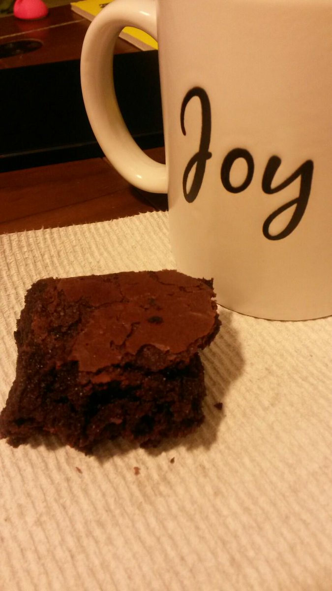 YoungBabuu's tweet photo. brownie, & my cup rhymes w/ Choi. #topstan http://t.co/goYIqw39QI