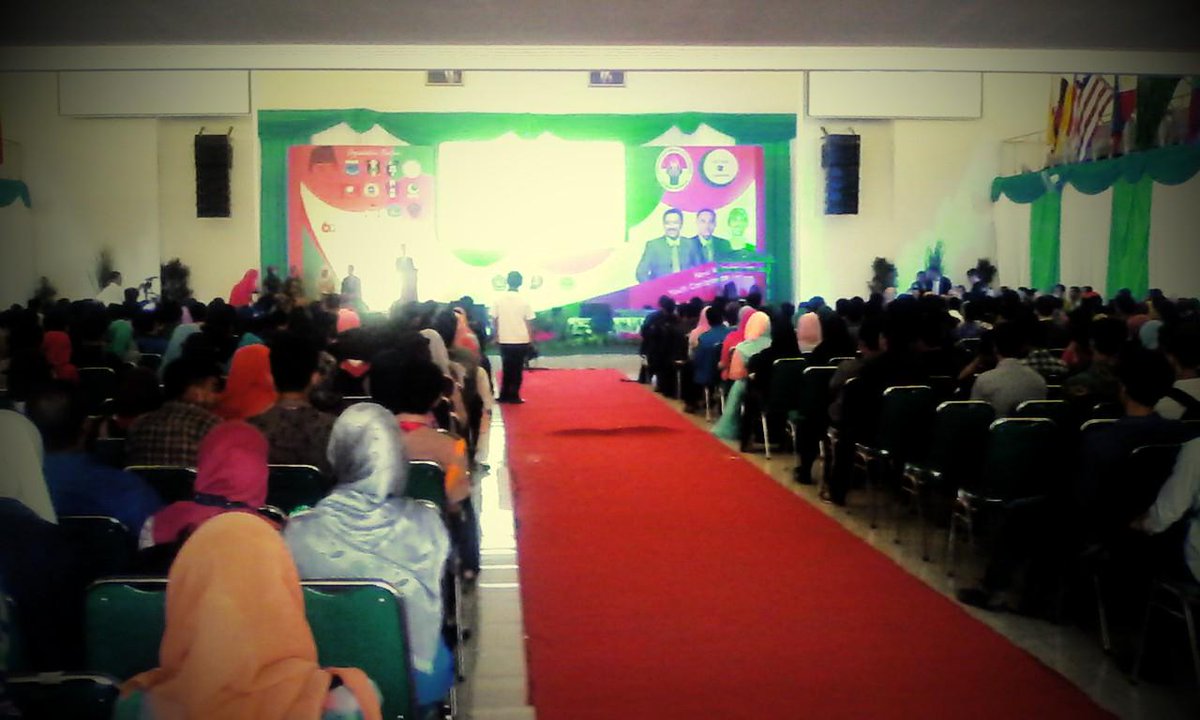 dodyrusli's tweet photo. Red Carpet for New Asia Africa Youth
Conference + 2015 at UIN Bandung #AAC2015 @aacarnival2015 @your_bandung http://t.co/CFygWc2gBX