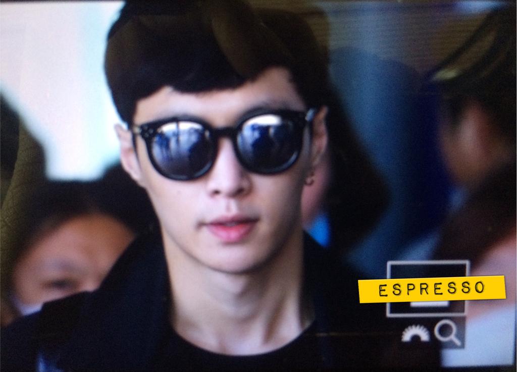 LAYLINE1991's tweet photo. [PREVIEW] 150420 #LAY -Beijing Airport (Cr.Espresso) http://t.co/ooCHVoTKUx
