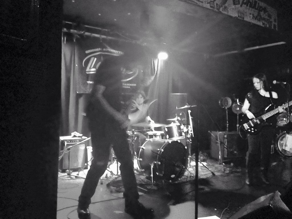 asashfell's tweet photo. April 18th at Logan's Pub http://t.co/3cnSrFxCch