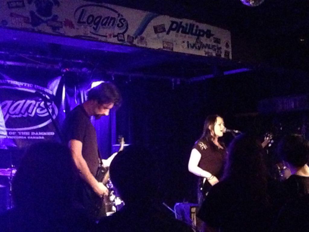 asashfell's tweet photo. April 18th at Logan's Pub http://t.co/vVwk7Qe8IA