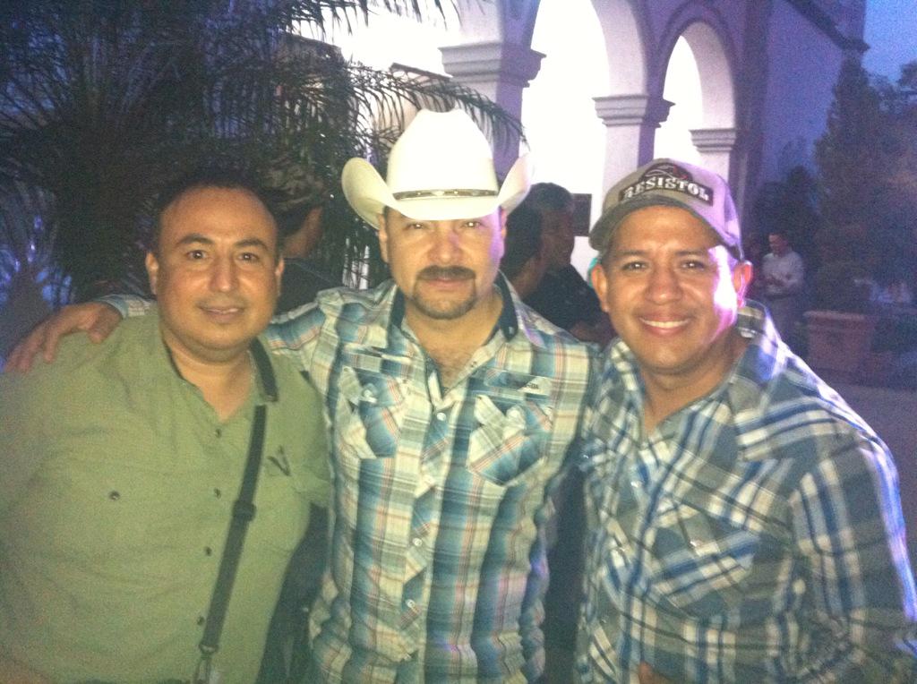 TramperoOficial's tweet photo. @JC_Melchor @javierriosjr_hs @LaRanchera1050 @JesusSoltero que bonita noche la de anoche muchas gracias,saludos! http://t.co/fAnC8yR8xh