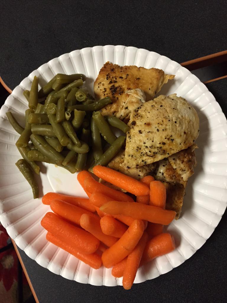 brandon_ellis17's tweet photo. Cooking in the dorm. #KitchenAccess http://t.co/IpH8CP39QJ