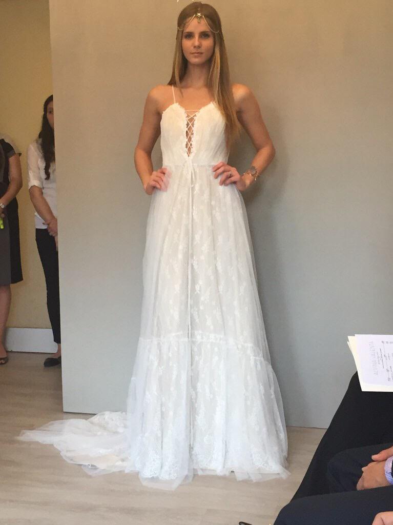 TiAdora_JLM's tweet image. Get early access to #Fall15Collection. Live posts from #NewYorkBridalMarket on our IG bit.ly/1w43wfs #NYBM