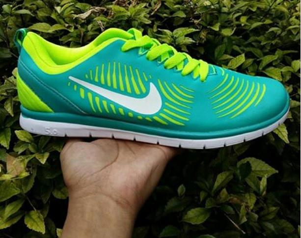 AZURAcollect's tweet photo. nike free 5.0
high quality
size 36-40
idr 250k http://t.co/uJadWMNzZl