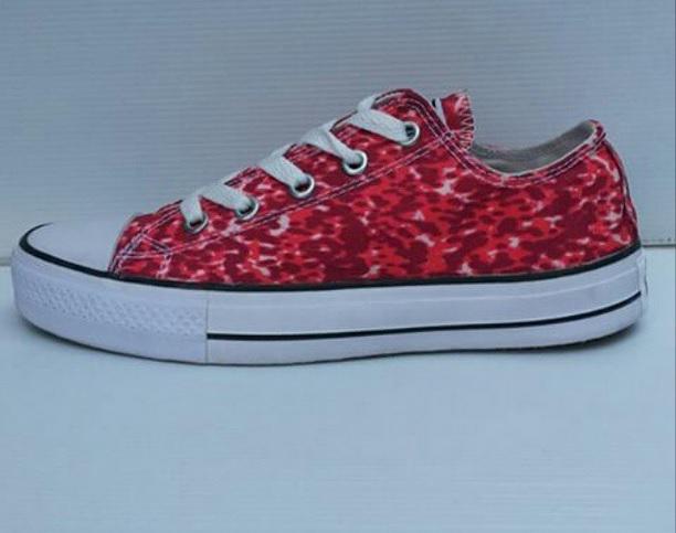 AZURAcollect's tweet photo. converse
high quality
size 36-40
idr 145k http://t.co/qeGQt6Utuj